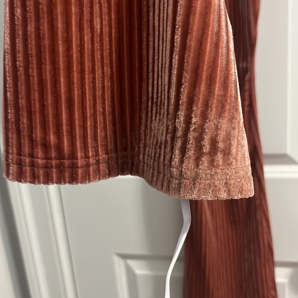 ✨ SHEIN BAE Solid Flare Leg Velvet Pants Womens SIZE S • Worn Once • Stretchy - Picture 9 of 10